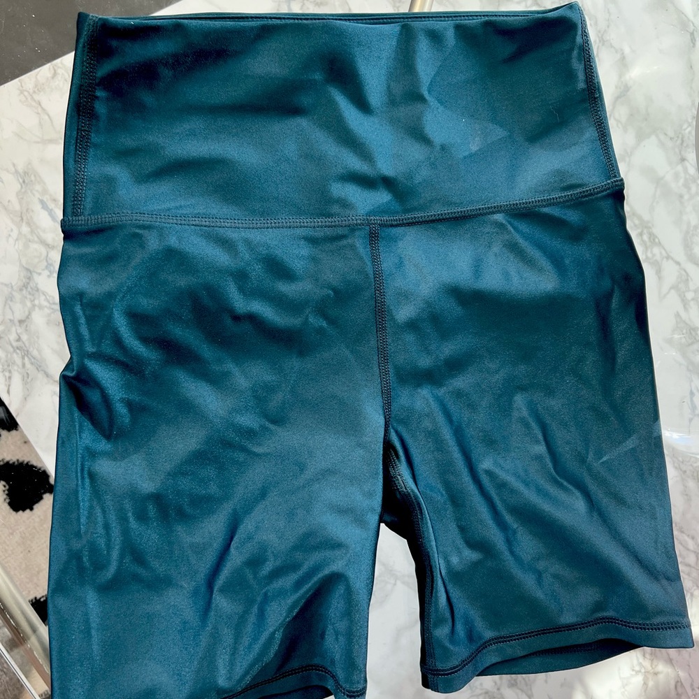 Fabletics High Waisted Shine Short 6” XS